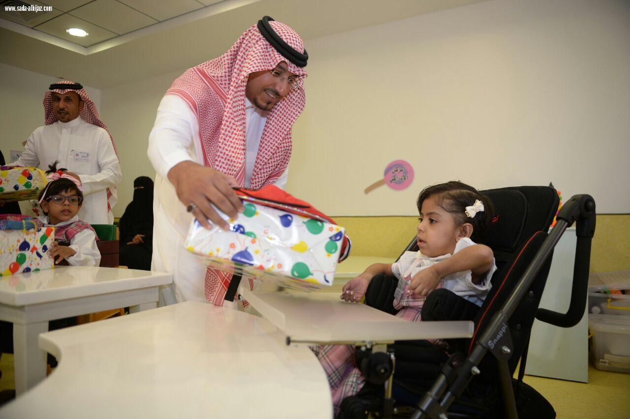 نائب أمير عسير يزور جمعية الأطفال المعوقين بالمنطقة  