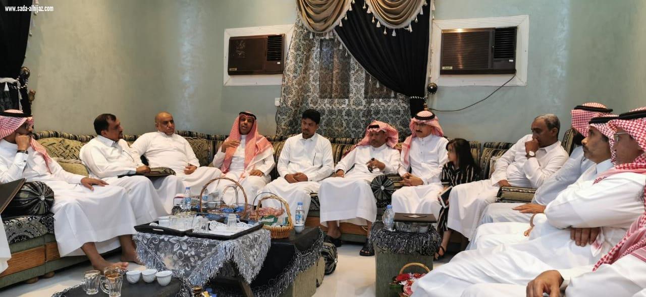 رئيس اللجنة الفرعية للاتحاد العربي السعودي للكاراتيه بالمناطق الجنوبية يكرم الحدادي عضو المجلس البلدي بالطوال