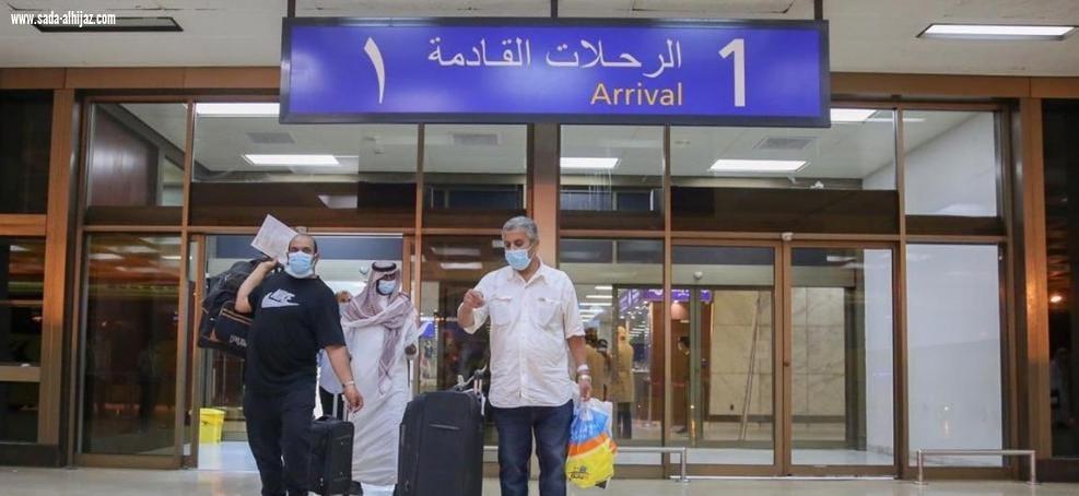 مطار جدة يستقبل عدداً من المواطنين القادمين من القاهرة عبر الخطوط السعودية