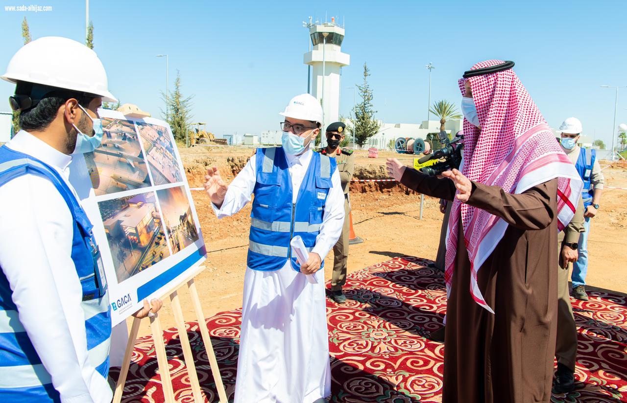  سمو أمير منطقة الباحة يقف على اعمال مشروع تطوير مطار الملك سعود