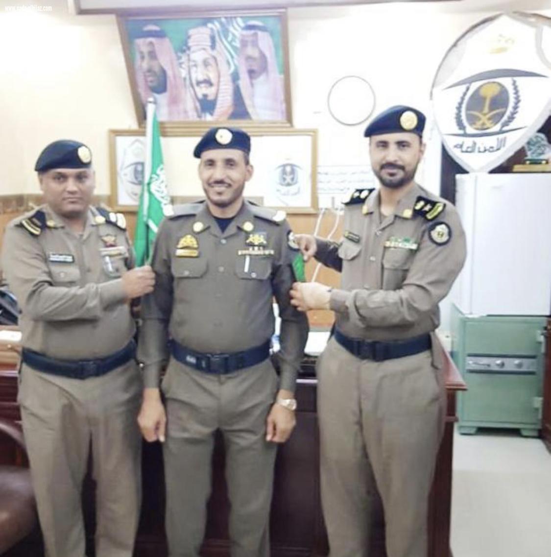 بتوجيهات من وزير الداخلية مدير شرطة محافظة الطوال يقلد الرقيب محمد هاشم رتبته الجديدة