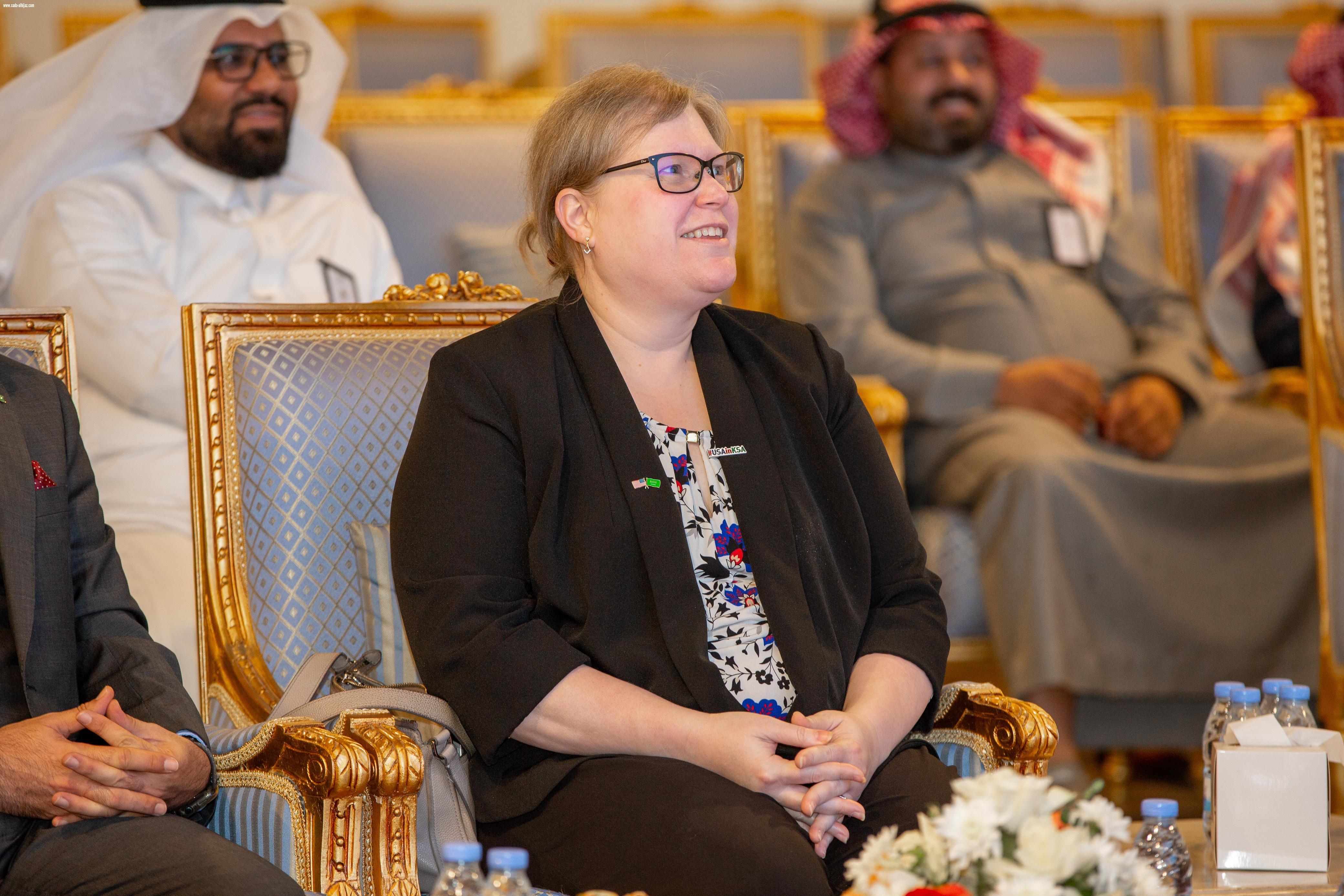 أمانة منطقة تبوك تعقد ورشة عمل بالتعاون مع القنصلية الأمريكية.. لتطوير مهارات منسوبيها في اللغة الانجليزية  