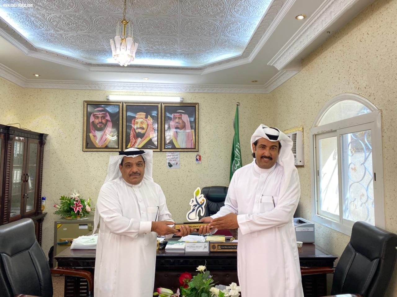 رئيس مجلس ادارة لجنة تراحم بالباحة لرعايه السجناء والمفرج عنهم واسرهم بكرم الاعلامي المحجم