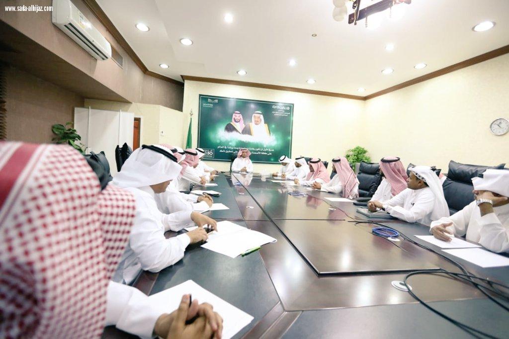 خلال اجتماعه بإدارة الإشراف التربوي مدير تعليم جازان يؤكد على أهمية أن يتلقى الطلاب التعليم المميز