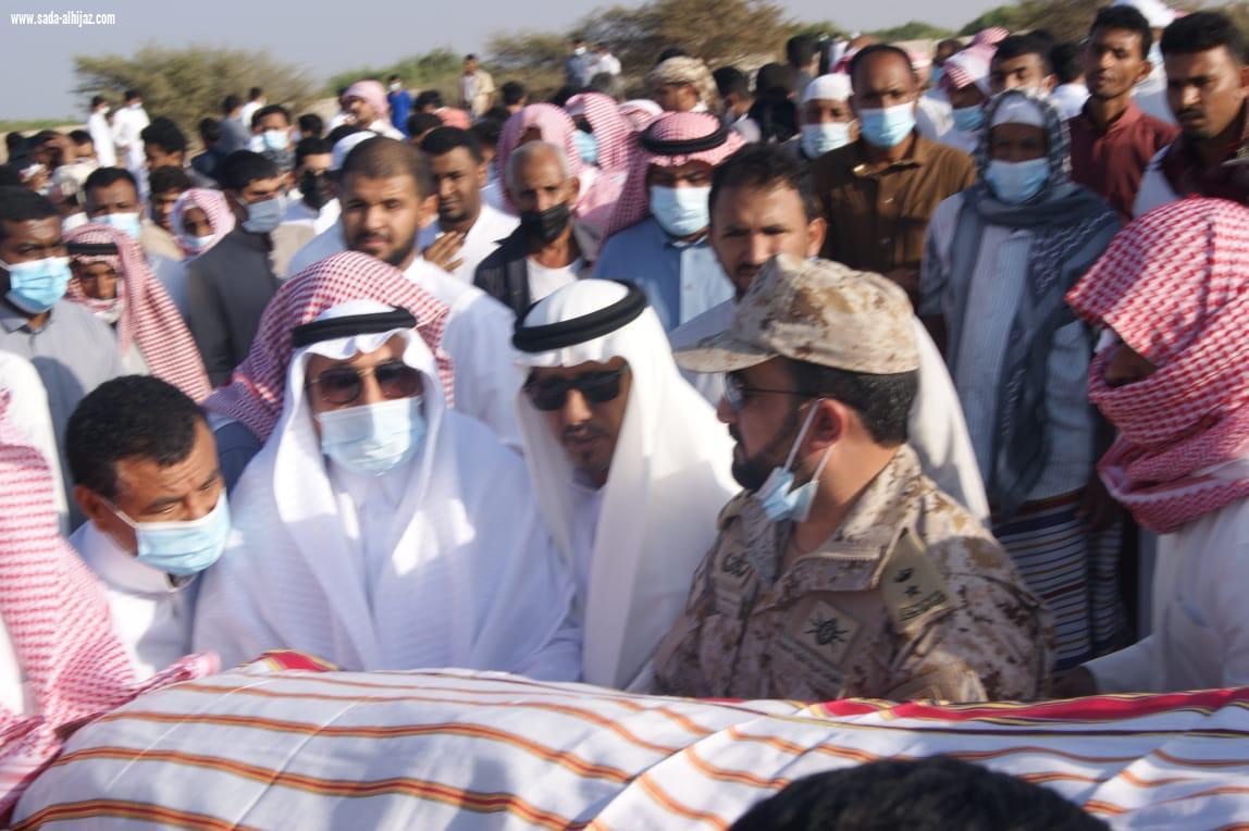 العواجي ''يؤدي الصلاة على الشهيد فواز حكمي بمركز الحكامية