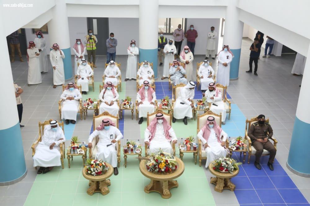 محافظ صبيا يطلع على المشاريع التعليمية والمدرسية وانجازات منصة مدرستي