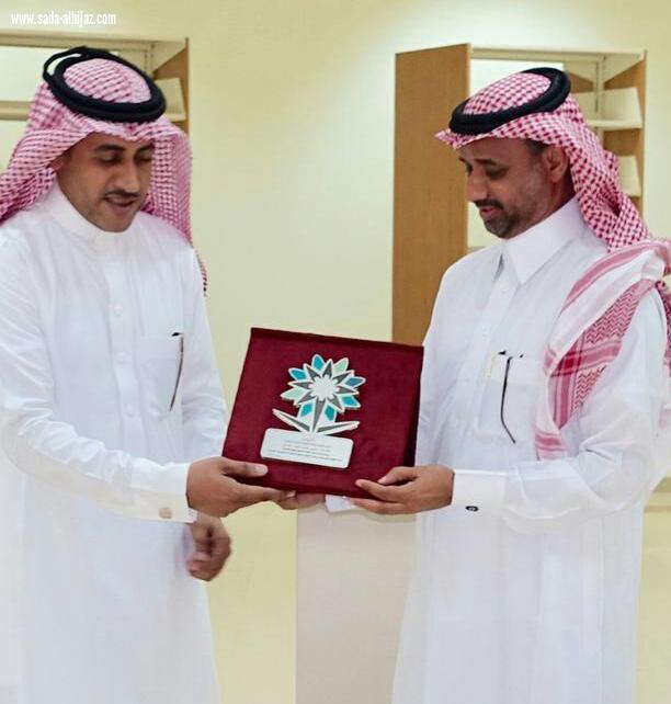 الكلية التقنية تكرم المشهور مساعد رئيس بلدية محافظة صامطة