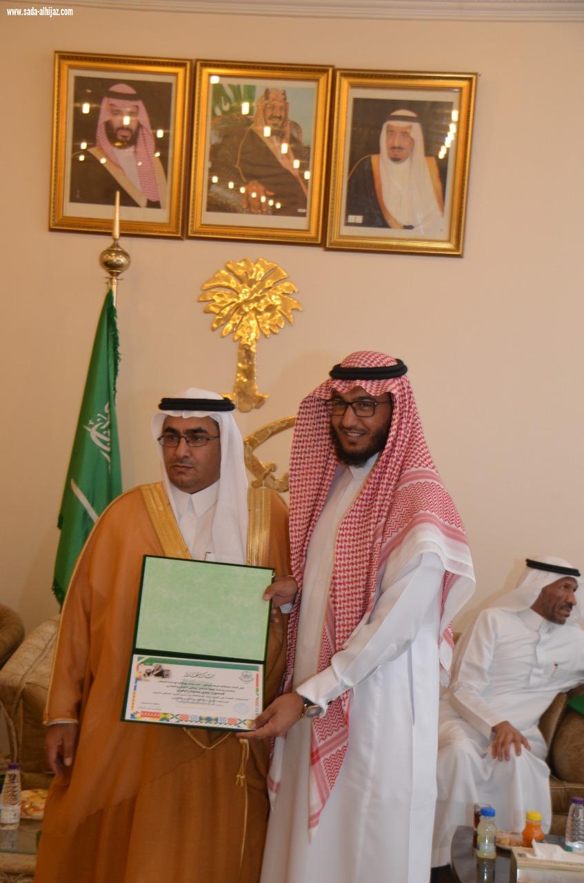 محافظ العلا المكلف،يكرم الجهات والأفراد المشاركين بفعاليات اليوم الوطني