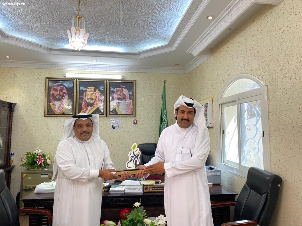 رئيس مجلس ادارة لجنة تراحم بالباحة لرعايه السجناء والمفرج عنهم واسرهم بكرم الاعلامي المحجم