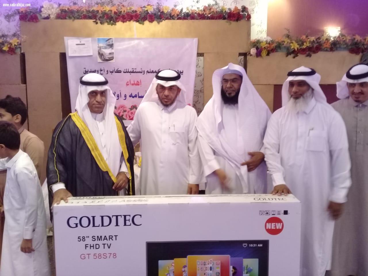 مجمع زمزم التعليمي ومدرسة القيوس الابتدائية يكرمون الناشب في ليلة الوفاء