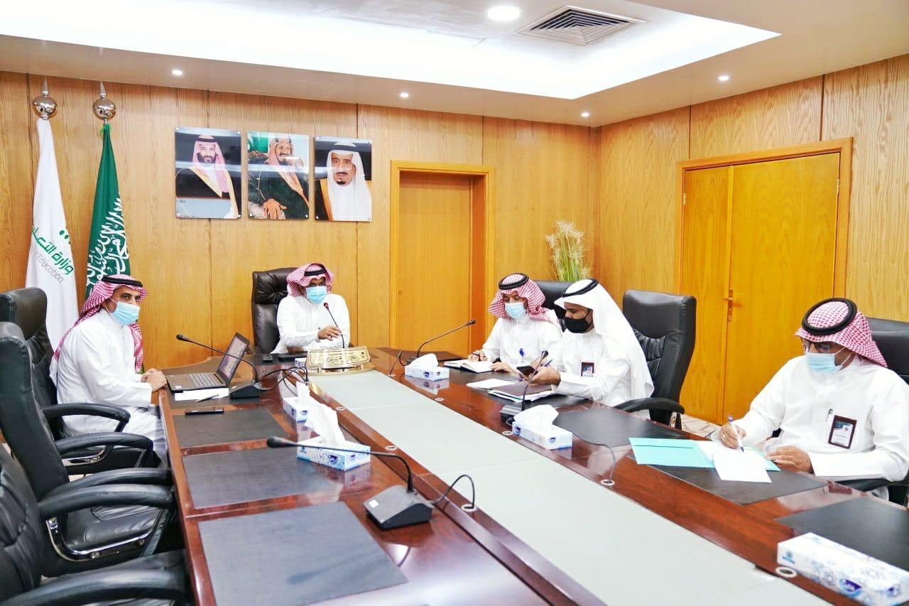 مدير تعليم صبيا يكرم مشرفي ومشرفات التطوير المهني بالإدارة ومكاتب التعليم، ويدشن حملة تطعيم الإنفلونزا الموسمية لمنسوبي تعليم صبيا.