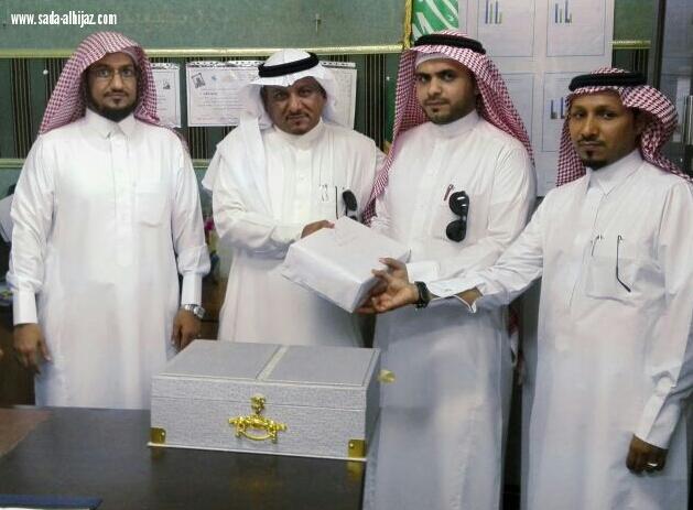 مدرسة الفاروق الابتدائية بقائم الدرب تكرم قائدها السابق الأستاذ ماجد حسن الحاذق بحضور شيخ القرية