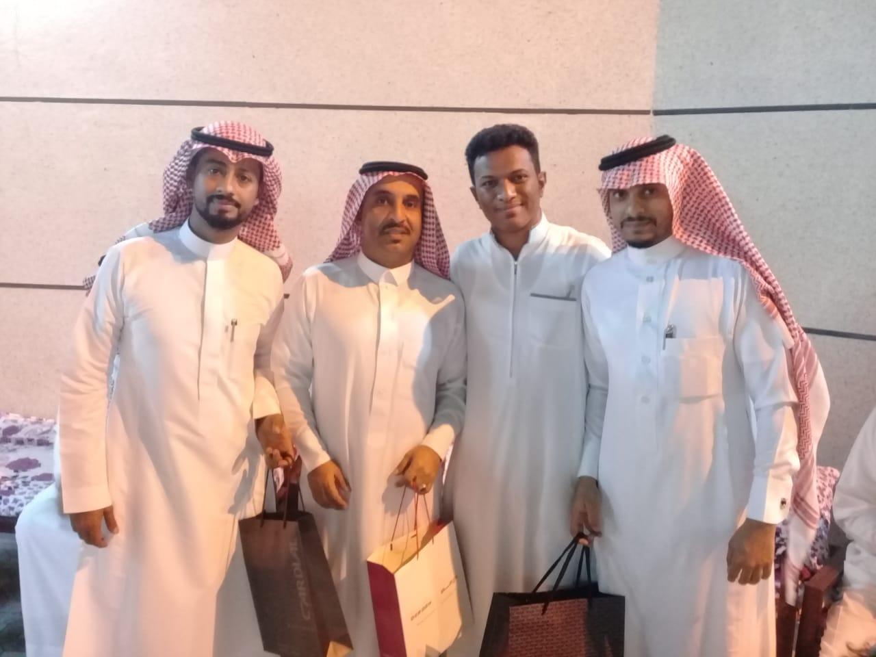 شيخ شمل آل عيسى بني حمد يكرم ابنائه بحضور المشايخ واعيان محافظة الطوال