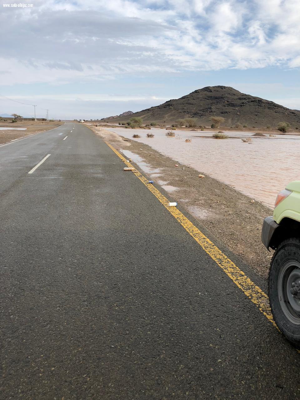 مديرية الدفاع المدني بمنطقة المدينة المنورة تنوه الاخوة المواطنين و المقيمين سالكي طريق مهد الذهب