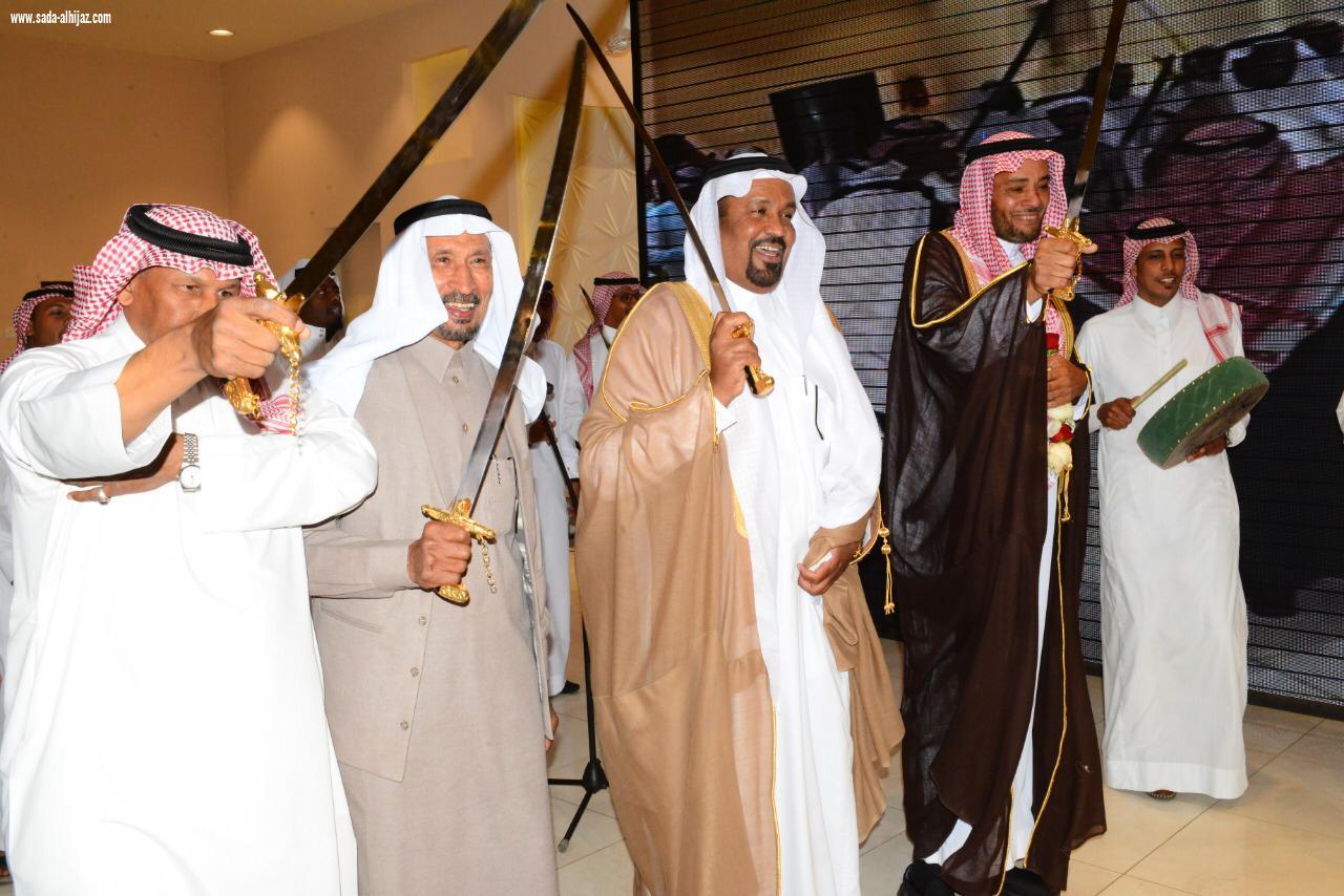 أكثر من 200 طالب يكرمون ‏معلمهم بمحافظة العلا