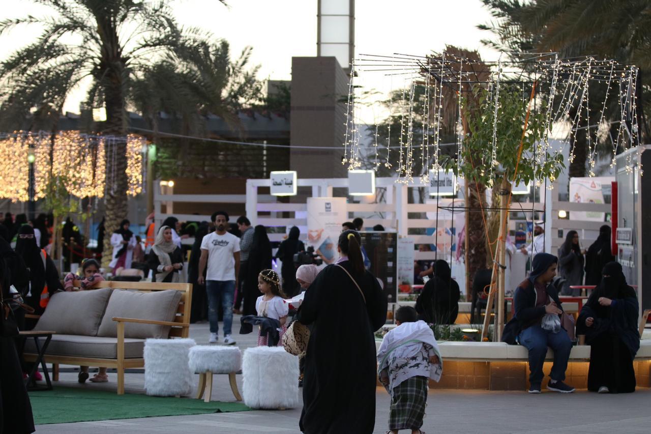 خلال رعايتها مهرجان سوق مرش الخيري بالخبر الأميرة عبير بنت فيصل : المرأة السعودية حققت إنجازات دولية بدعم القيادة الرشيدة 4 آلاف زائر يشاركون    ود     الخيرية لتأمين 100 مسكن للأسر المحتاجه