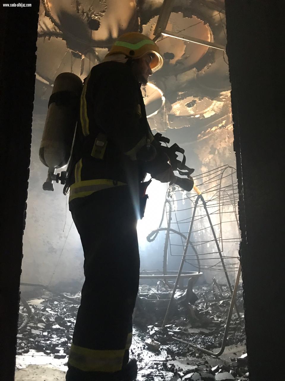 مدني المدينة يخمد حريق نشب بشقة سكنية في حي عروة وينقذ محتجزين