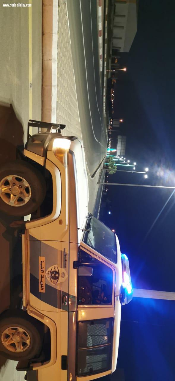 باشراف مساعد مدير شرطة جازان الدوريات الامنية تطبق حضر التجول بمحافظة الطوال وقراها وآل عمر المواطنون والمقيمون يبدون تجاوبا كبير في محافظة الطوال والقرى التابعة لها