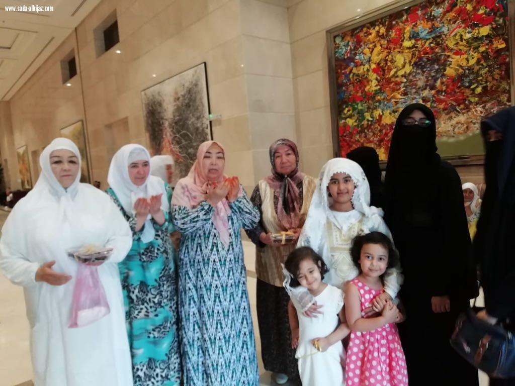 نسائية حجاج تركيا تودع الحجيج بالهدايا