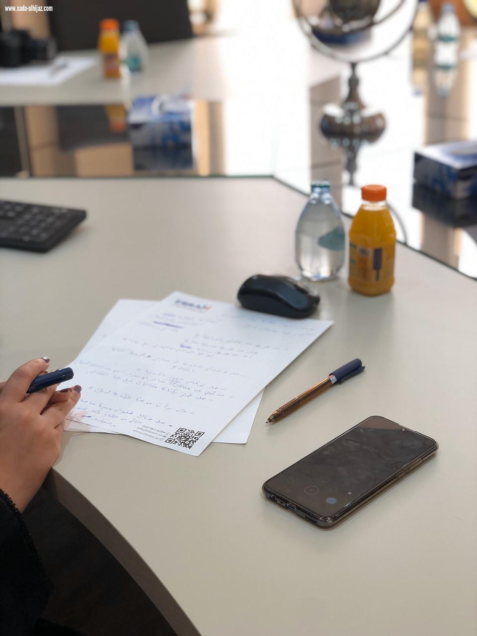 شبكة نادي الصحافة السعودي تكرم الفائزة روان الحجوري بجائزة أفضل مقال لليوم الوطني التاسع والثمانين