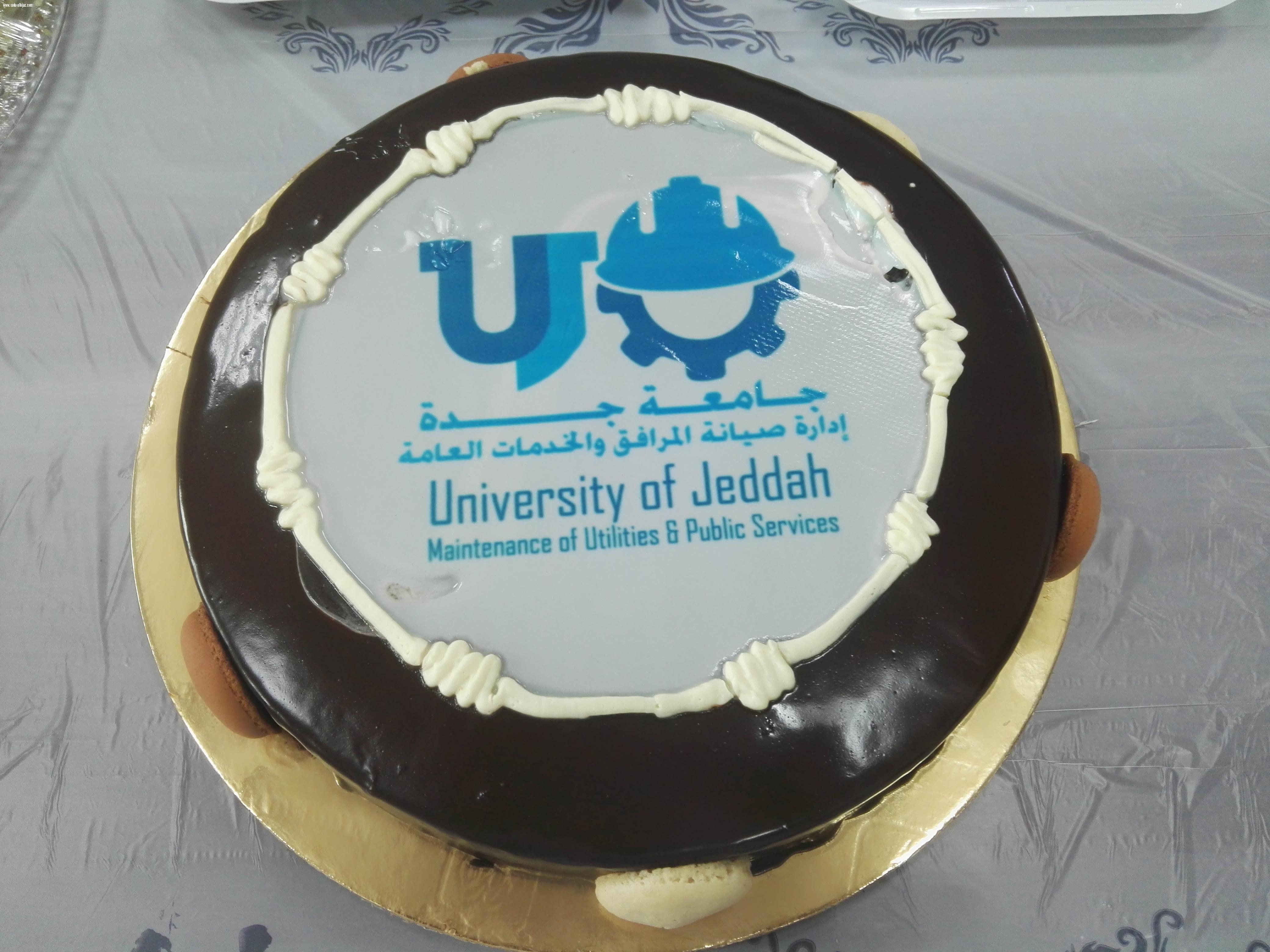 إحتفال موظفوا  قسم صيانة المرافق والخدمات العامه بجامعة جدة بتجديد تكليف م. محمد معدلي مديرا للإدارة