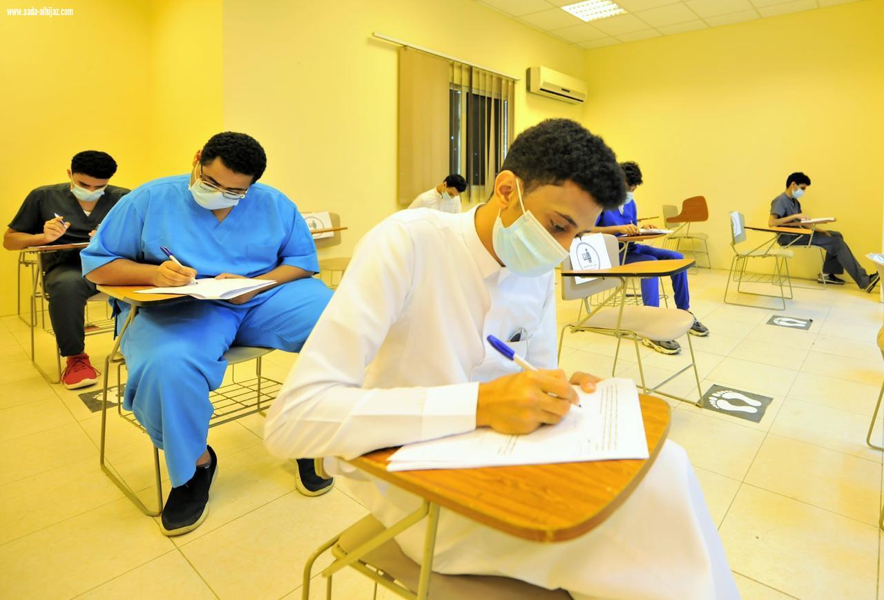 وسط تطبيق للإجراءات الاحترازية والتدابير الوقائية طلبة جامعة جازان يواصلون اختباراتهم النهائية