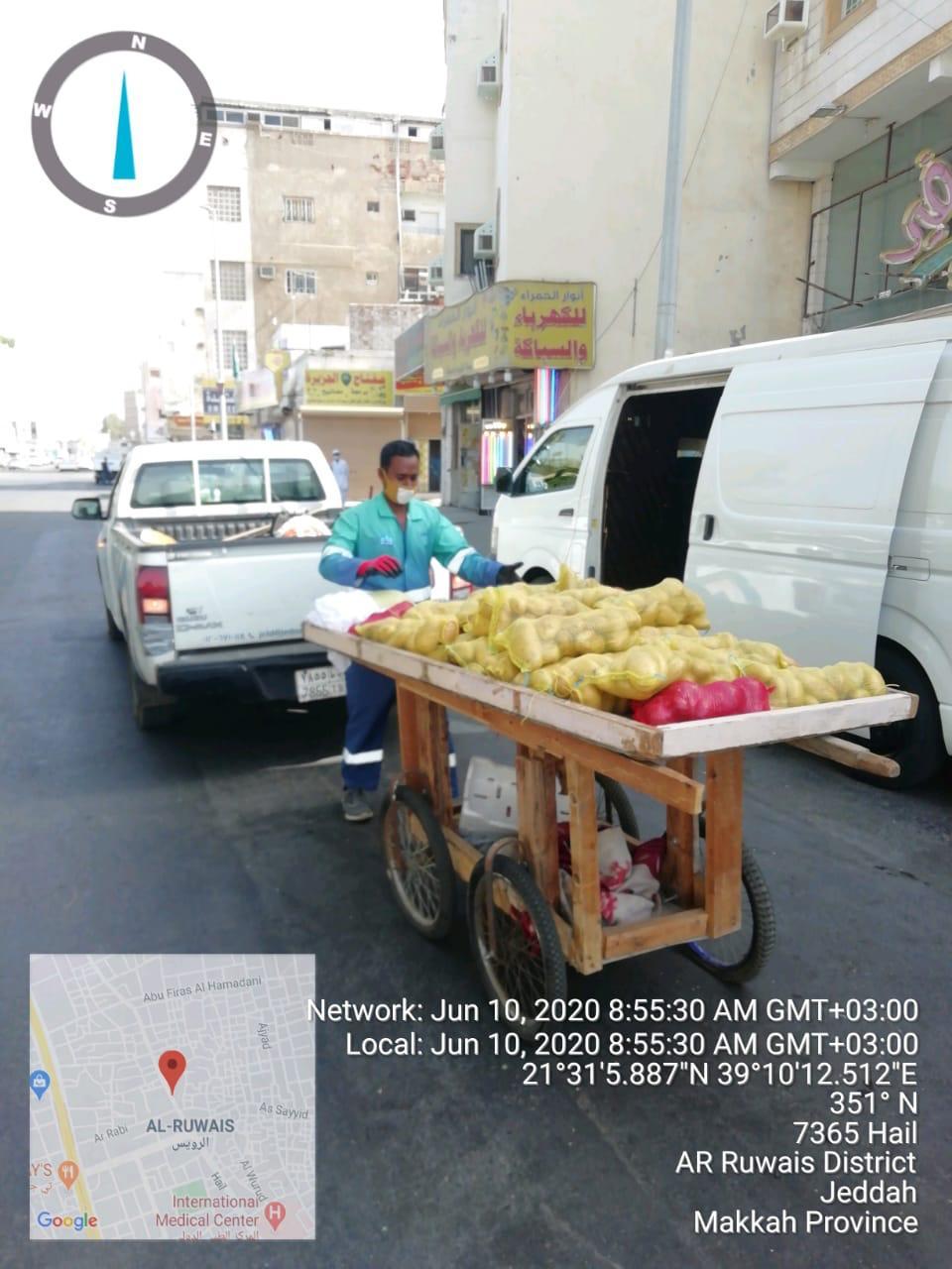 بلدية الشرفية تواصل حملتها على المباسط وتصادر طن من الخضروات والفواكه