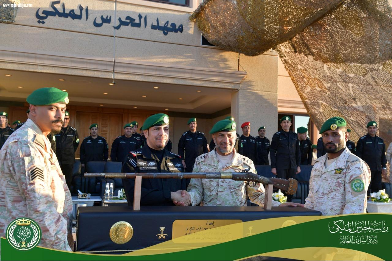 تحت رعاية معالي رئيس الحرس الملكي الإحتفاء بتخريج أكثر من ٩٠٠ متدرب بمعهد الحرس الملكي بمدينة تدريب الحرس الملكي بالثمامة