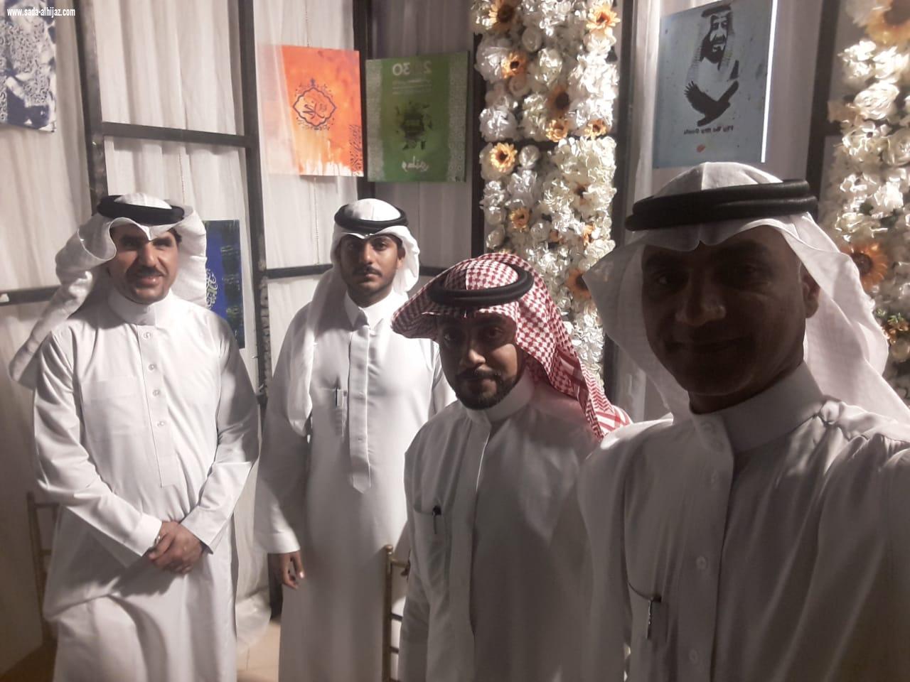 برنامج الرعاية والتاهيل  بناء  يتوسط  الزهور في وسط العوامية