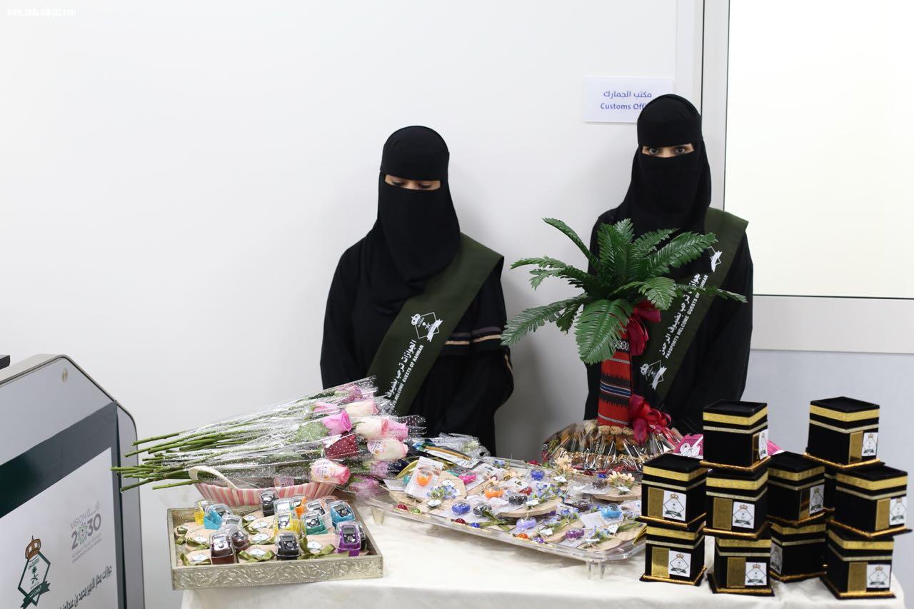 جوازات مطار الأمير محمد بن عبدالعزيز الدولي  تستقبل اليوم أولى رحلات حجاج بيت الله ضمن مبادرة (طريق مكة) .. 