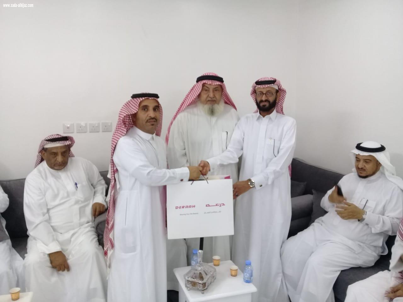 شيخ شمل آل عيسى بني حمد يكرم ابنائه بحضور المشايخ واعيان محافظة الطوال