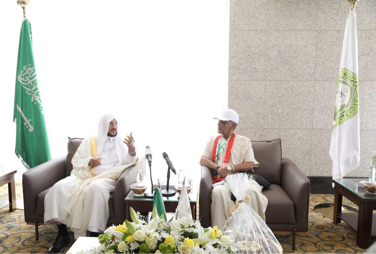 وزير الشوؤن الإسلامية يزور ذوي شهداء رجال  الجيش والشرطة المصريين في  مقر  إقامتهم بمكة المكرمة 