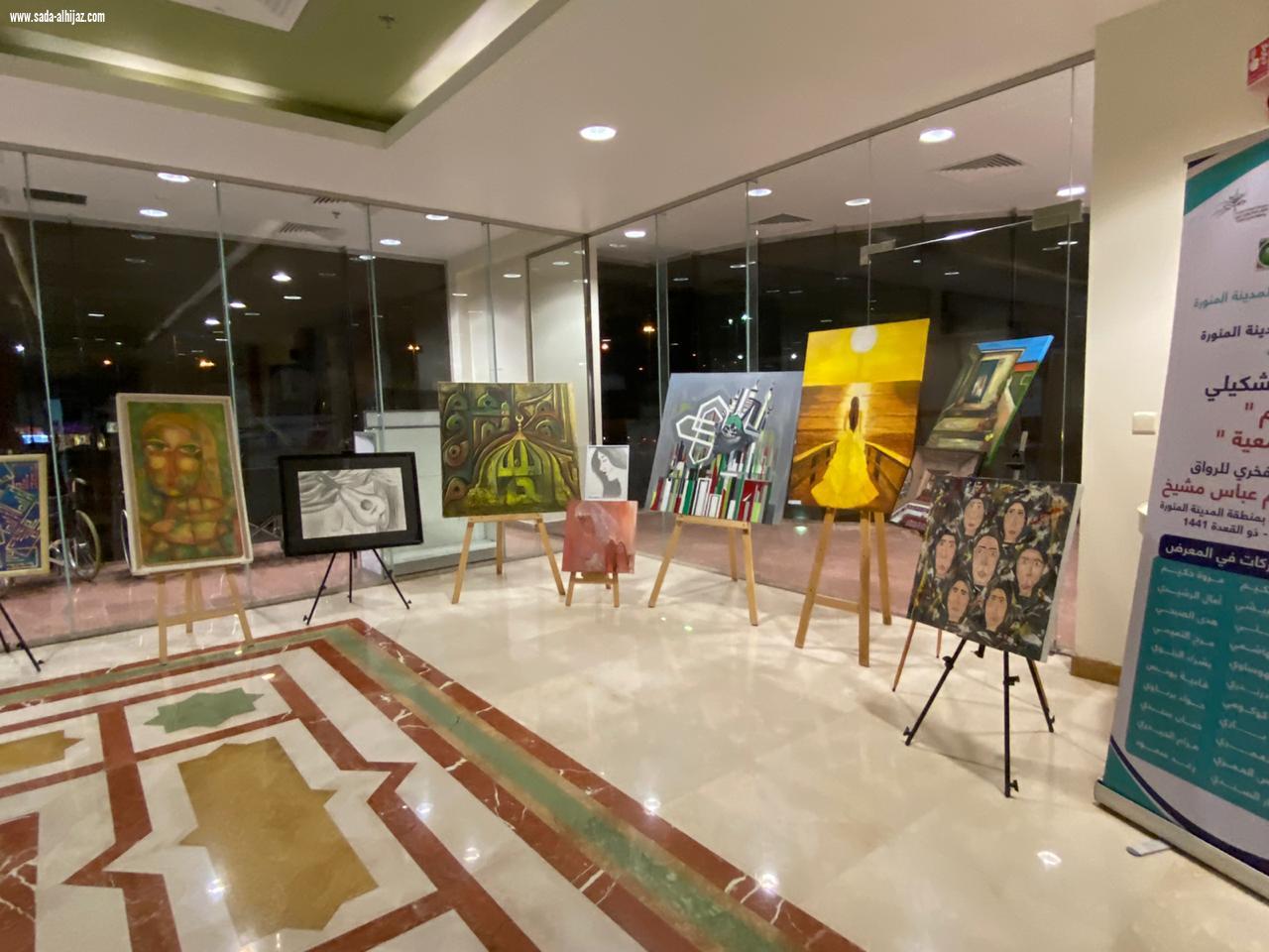 المعرض الفني التشكيلي (نحن معكم ) في أولى محطاته  ..