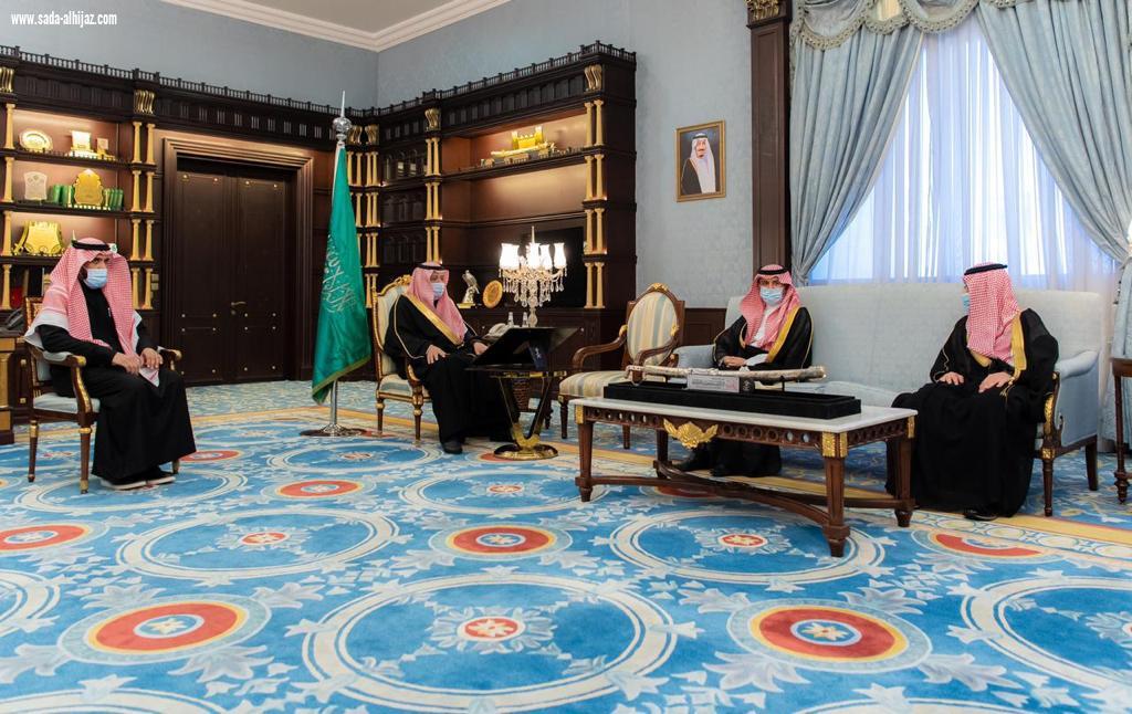 أمير الباحة يستقبل مدير عام هدف ويؤكد أهمية تطوير مهارات وقدرات القوى الوطنية للاستثمار في رأس المال البشري