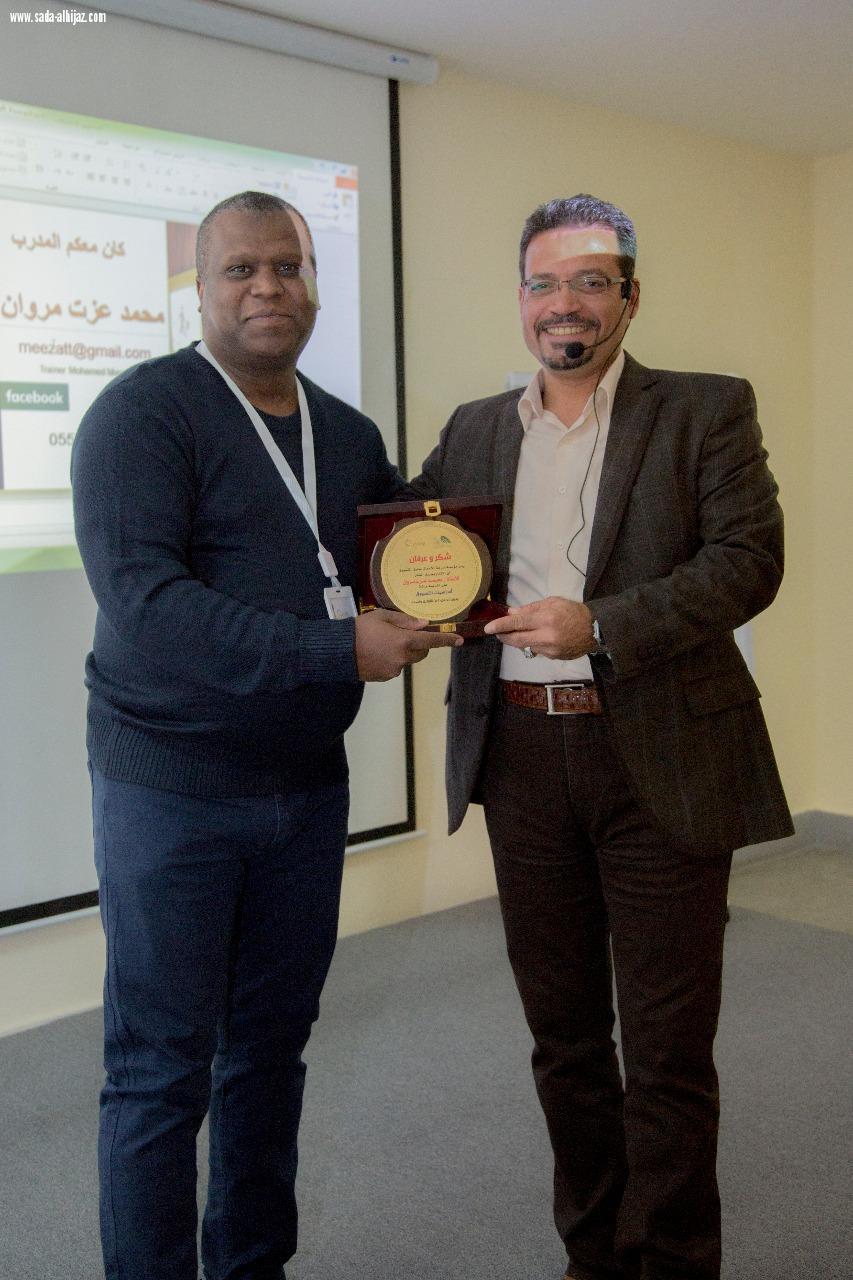 حلول التسويق تقدم ورشة عمل أساسيات التسويق في مقرها في برنامج بادر حاضنة التقنية 