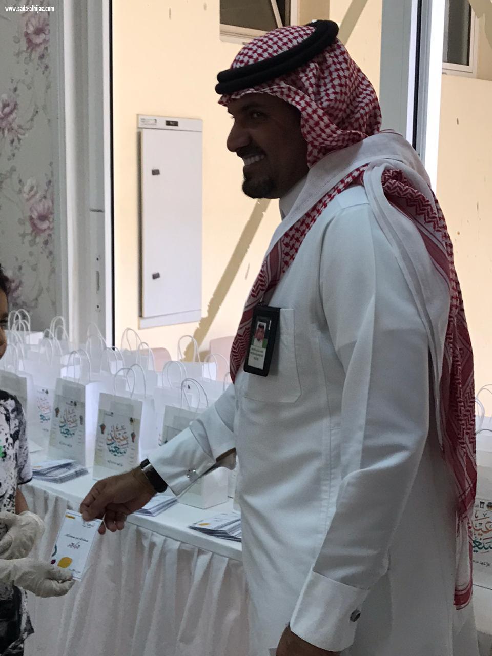 البنك الاهلي التجاري بالتعاون مع جمعية اليقظة النسائية الخيرية يقدمان كسوة العيد للأيتام بالطائف  وشكر مقدم من إدارة شبكة نادي الصحافة السعودية للجمعية