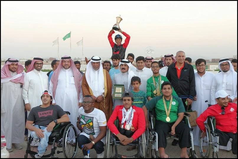 أخزم يهدي اسطبل أبناء صالح الثنيان كأس الرئاسة العامة لشؤون الحرمين المسجد الحرام والمسجد النبوي