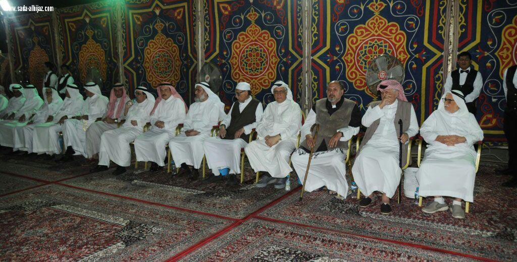محافظ جدة يواسي آل زينل في عميدهم
