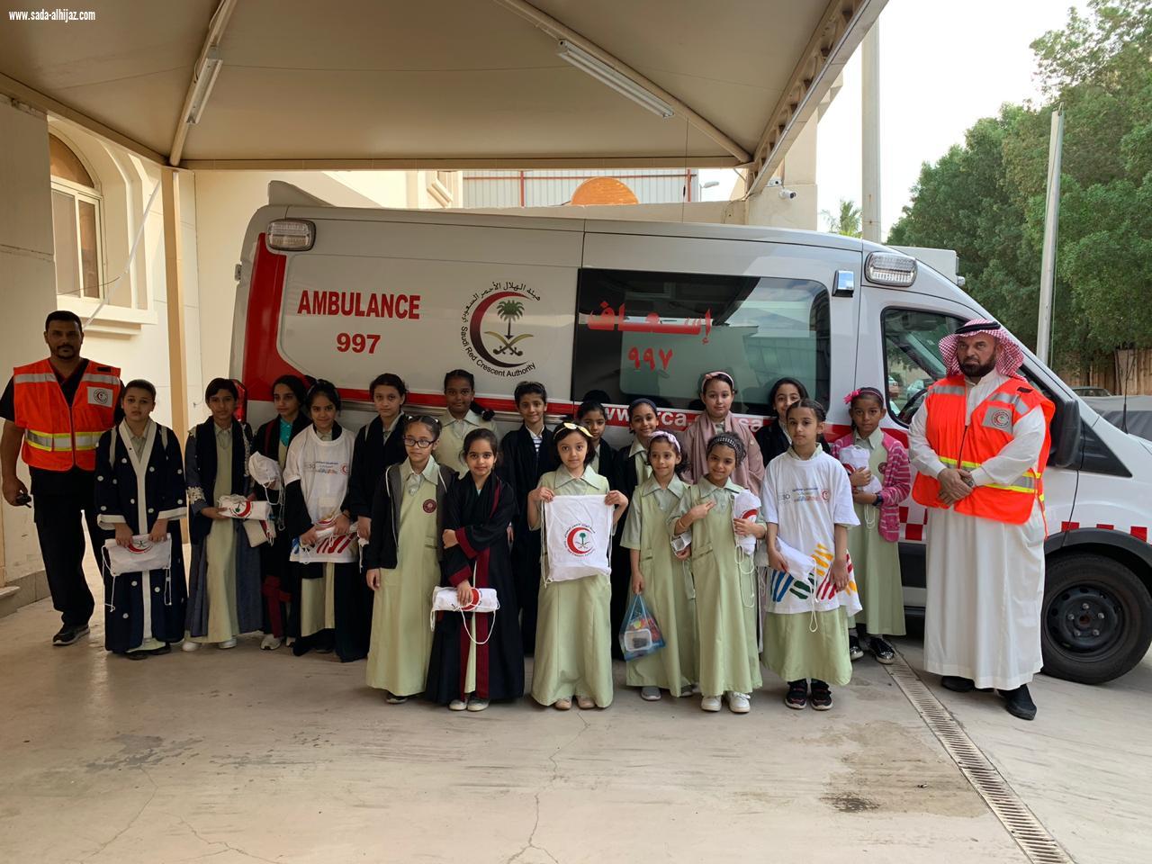 الهلال الأحمر يستقبل طالبات روضة البوادي بجدة