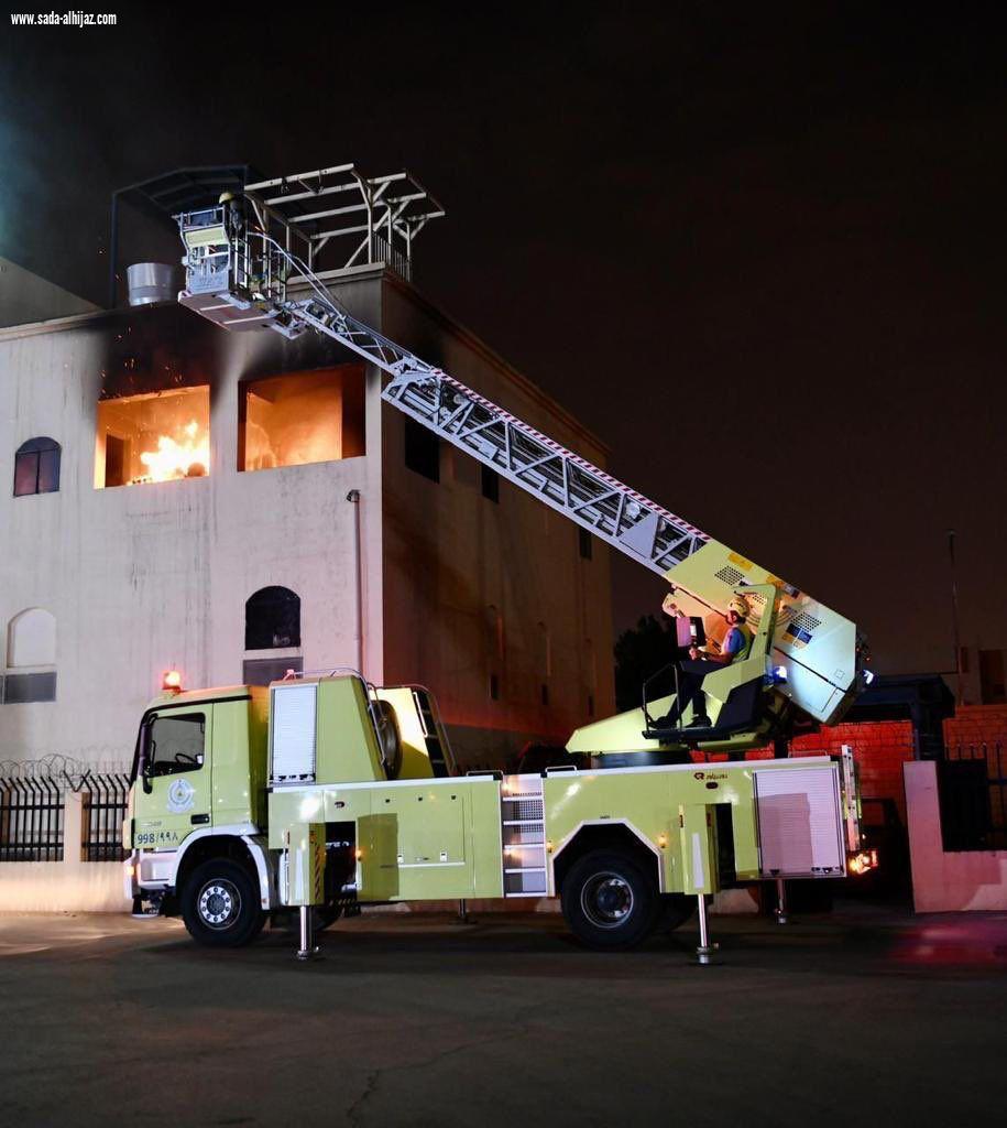 الدفاع المدني يحتفل بتخريج الدورة التأهيلية للضباط