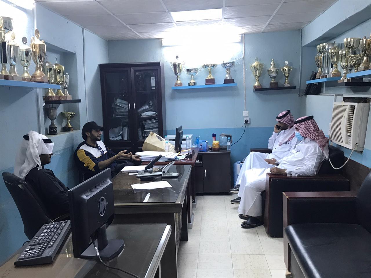 أبناء محافظة أبو عريش يقفون جنبا إلى جنب مع نادي اليرموك