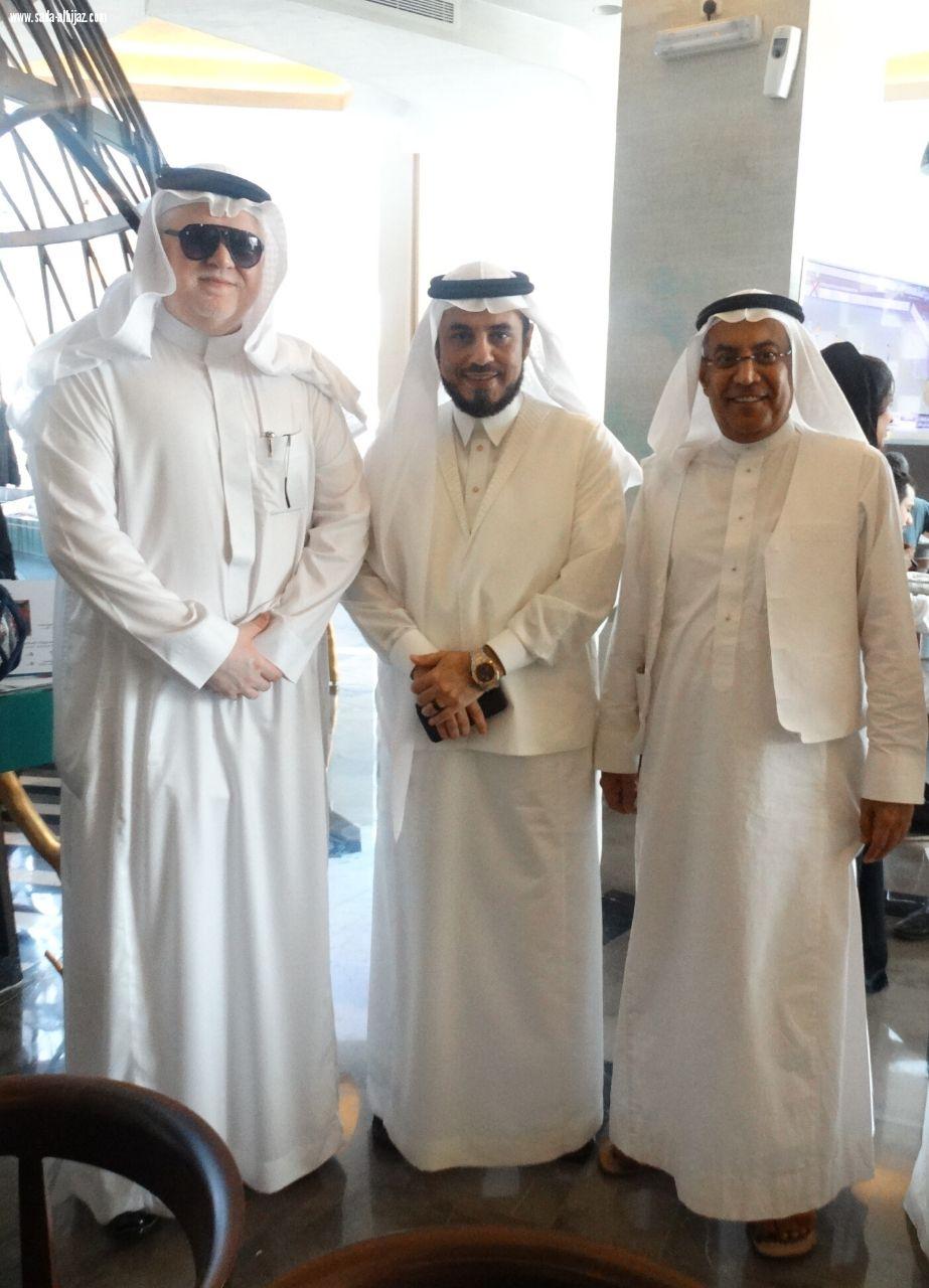 في صورة إنسانية تتجلى فيها مبادئ التكافل المجتمعي  الدحلان والراجحي يكرمون 18 كفيف من المدن السعودية