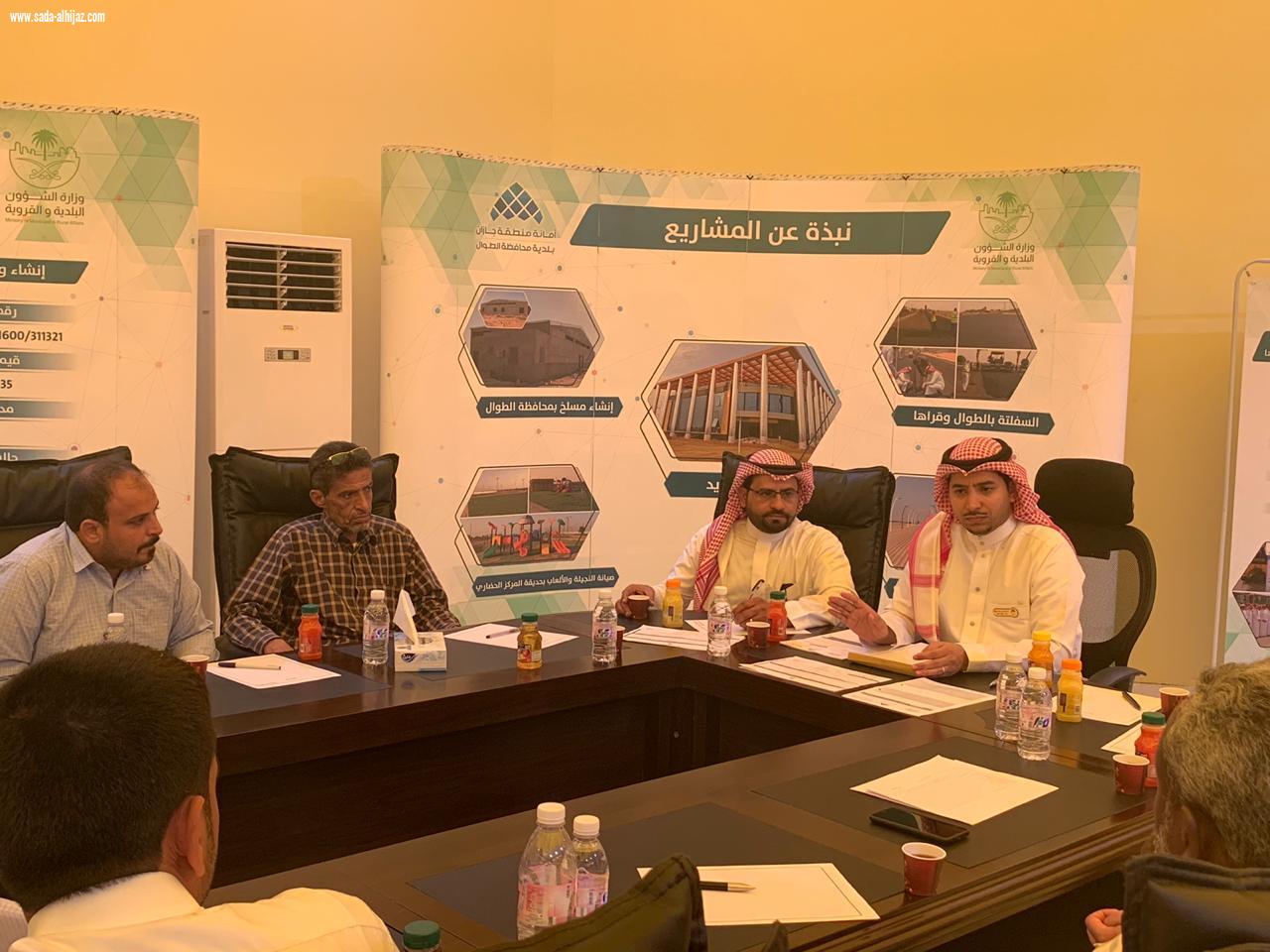 المشهور يجتمع بالمقاولين المنفذين لمشاريع بلدية محافظة الطوال