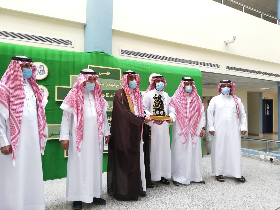  محافظ الحجرة  يفتتح معرض الذكرى السادسة للبيعة لذوي الإعاقة بمدرسة ابن رشد 