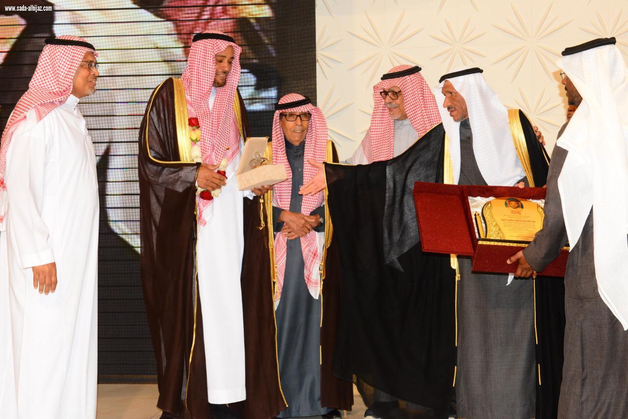 أكثر من 200 طالب يكرمون ‏معلمهم بمحافظة العلا