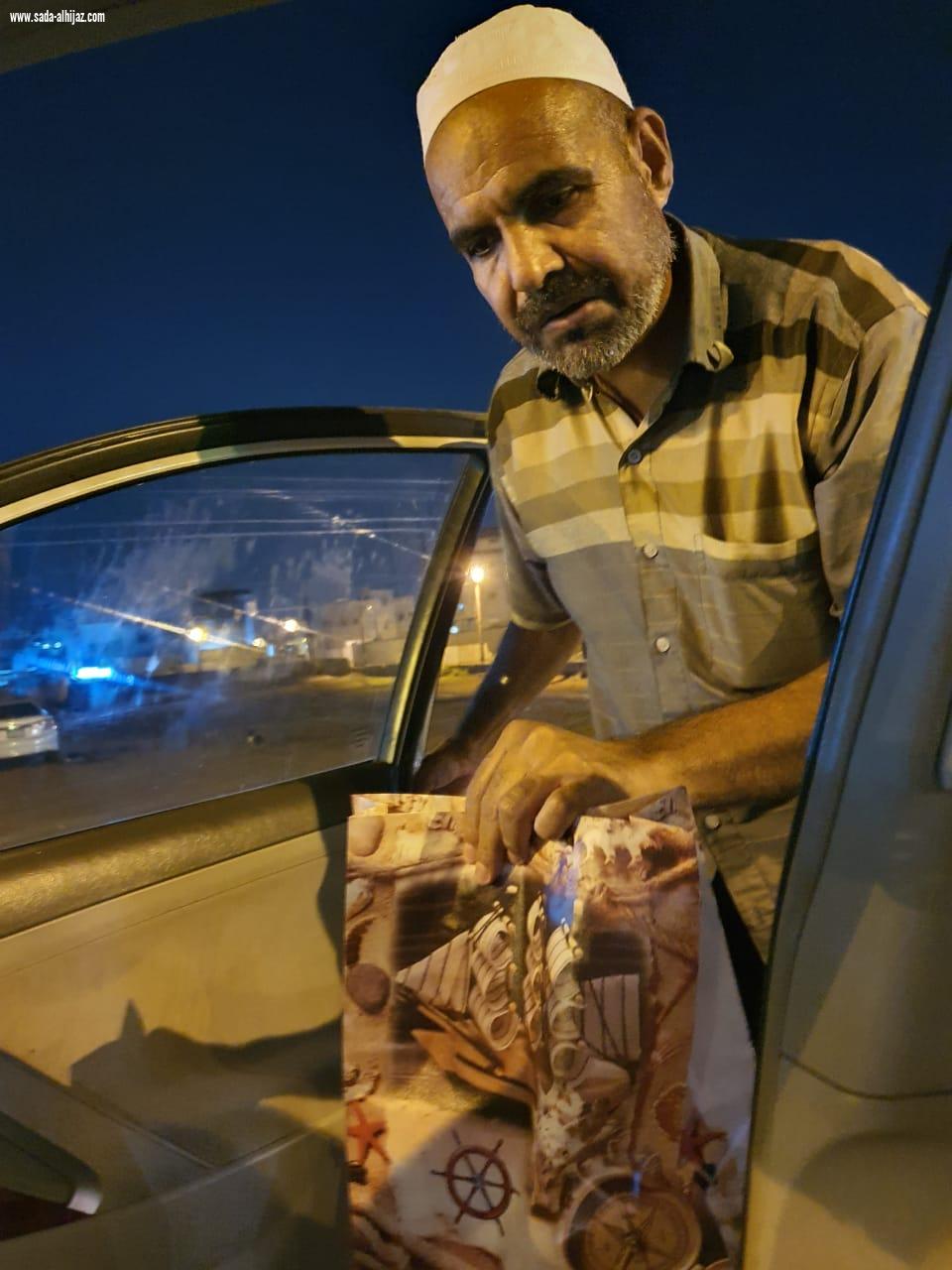 نشاط المباركة ينفذ برنامج  يداً _ بيد  للحد من انتشار فيروس كورونا.