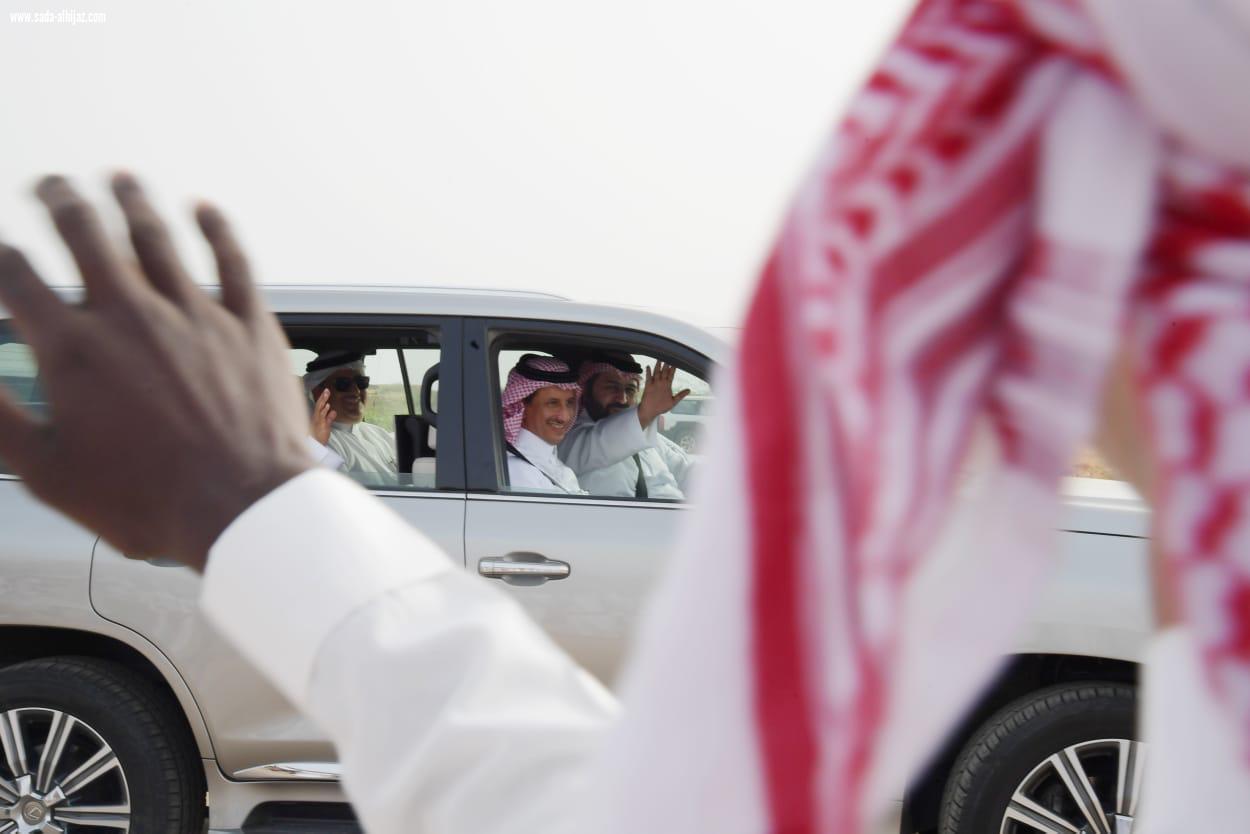 نائب أمير جازان والخطيب في جولة بقرية القصار ومحمية فرسان وشواطئ فرسان