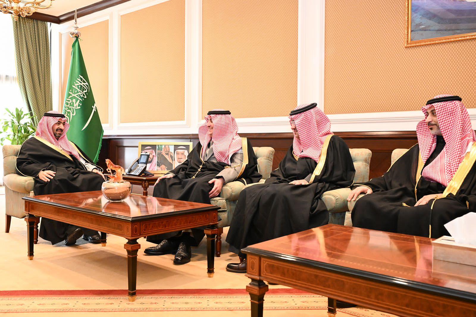 نائب أمير تبوك يستقبل المشرف العام على البرنامج الوطني للتنمية المجتمعية في المناطق