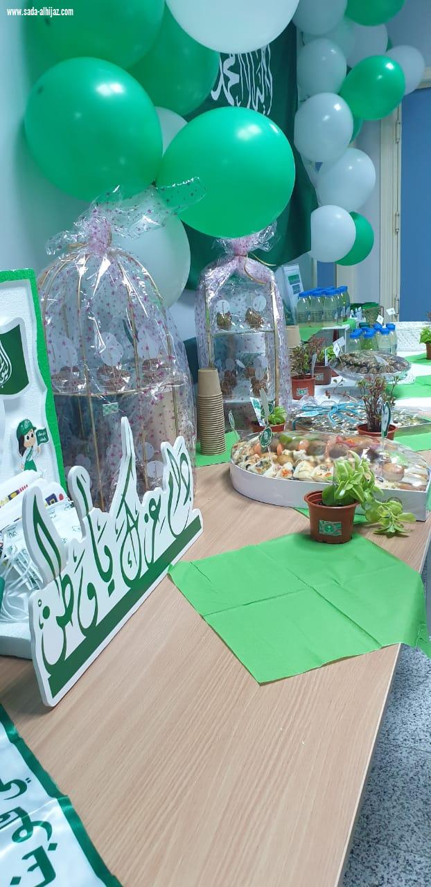 ادارة التواصل الدخلي  وقسم المختبر بمستشفى العزيزية يقيما  فعالية احتفالية بمناسبة اليوم الوطني ٩٠ للمملكة