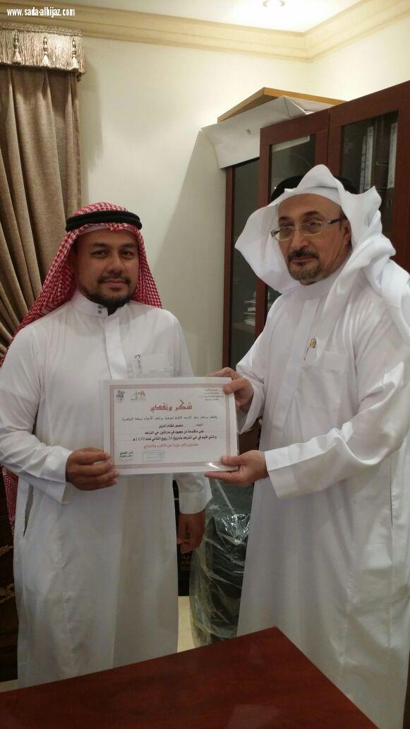 مركز حي النزهة يكرم الزميل الإعلامي (منصور نظام الدين)